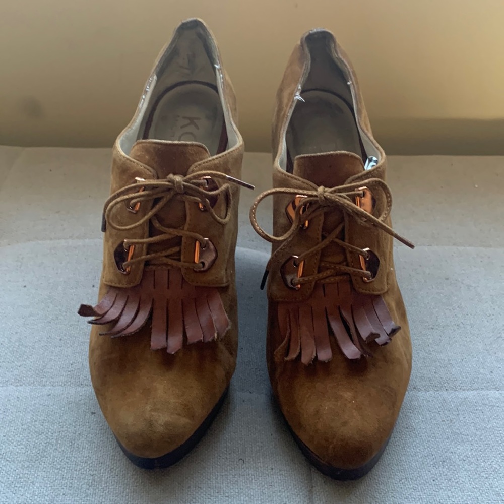 KORS Michael Kors Women's Brown Lace Up Wedge Shoe with tassel Size 9.5 SB12